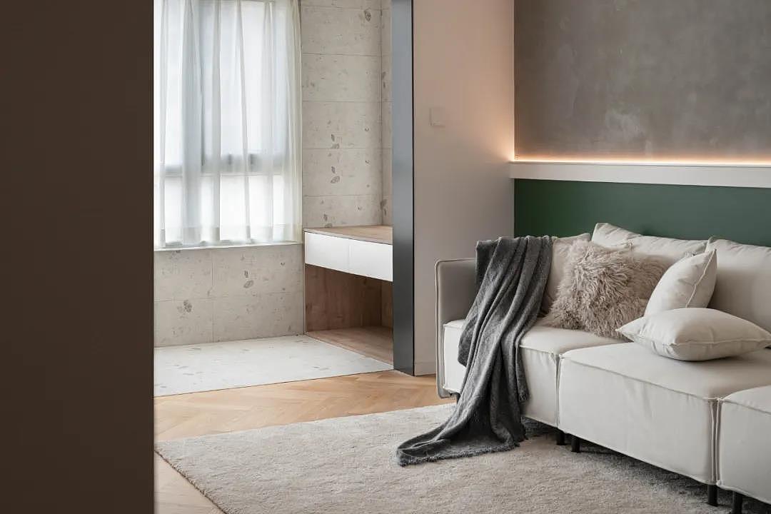 年轻夫妻的90㎡三居室,半开放式厨房、衣帽间、地台床