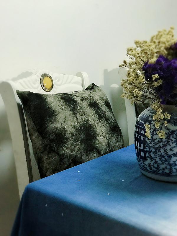 染一枚月亮庆中秋。