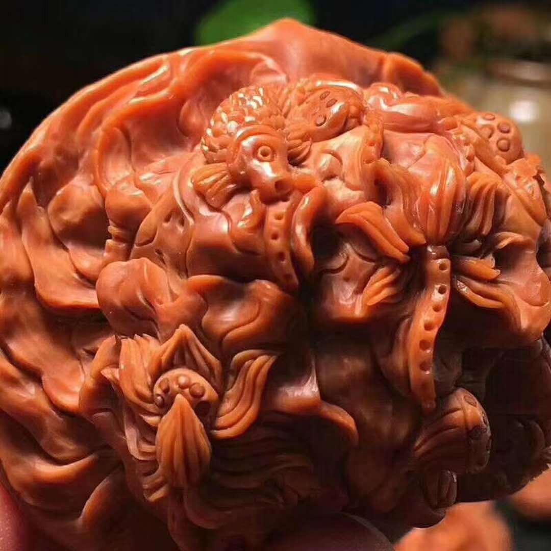 《鲤鱼戏莲》