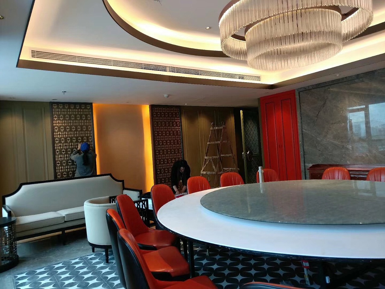 西宁万佳海港酒店会所大厅金属装饰屏风隔断