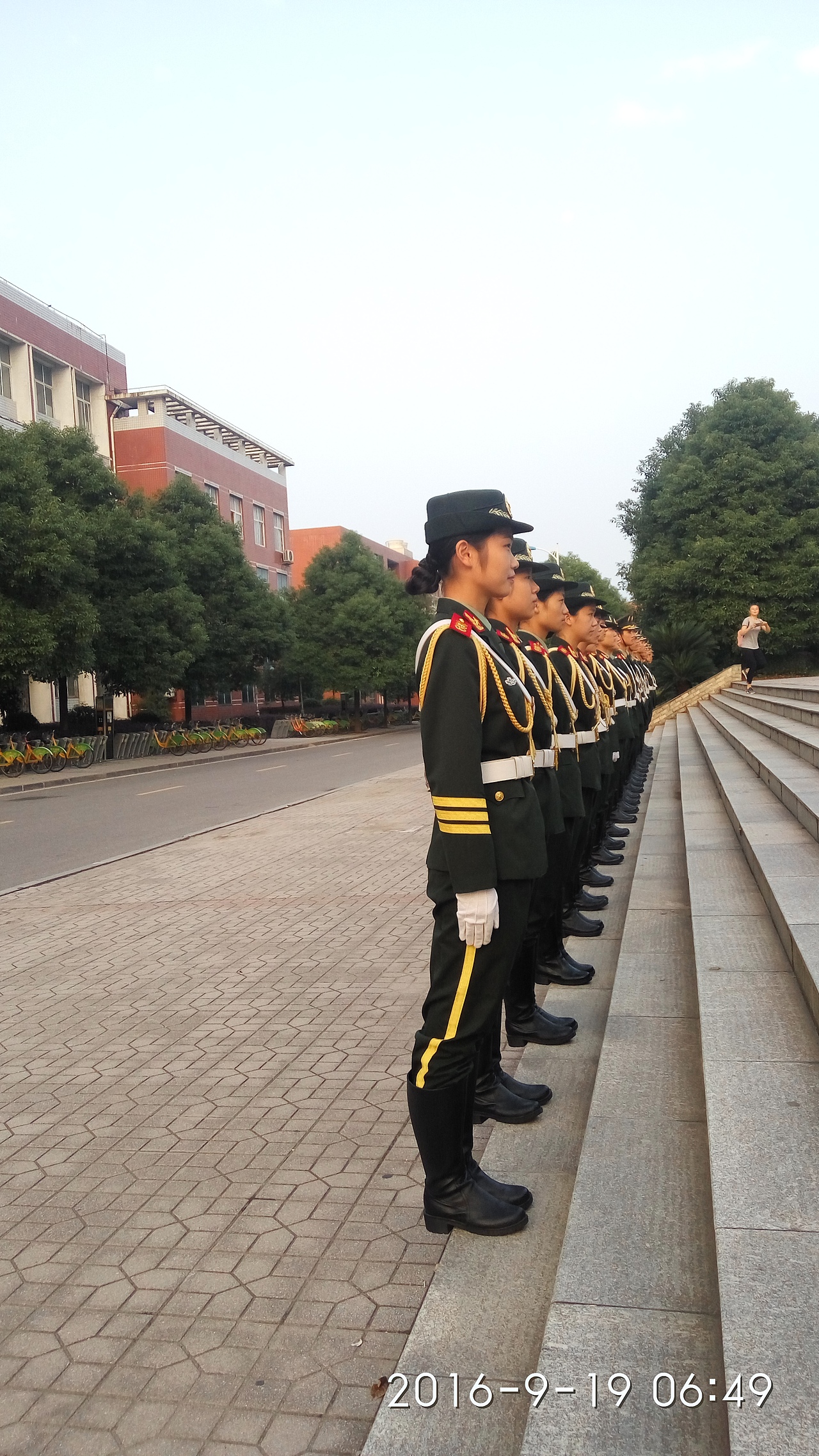 新人新作-{升旗}（图ZNjAyNDA4OTY=） - 人文/纪实摄影 - 站酷设计师梁小样原创素材 - 站酷ZCOOL