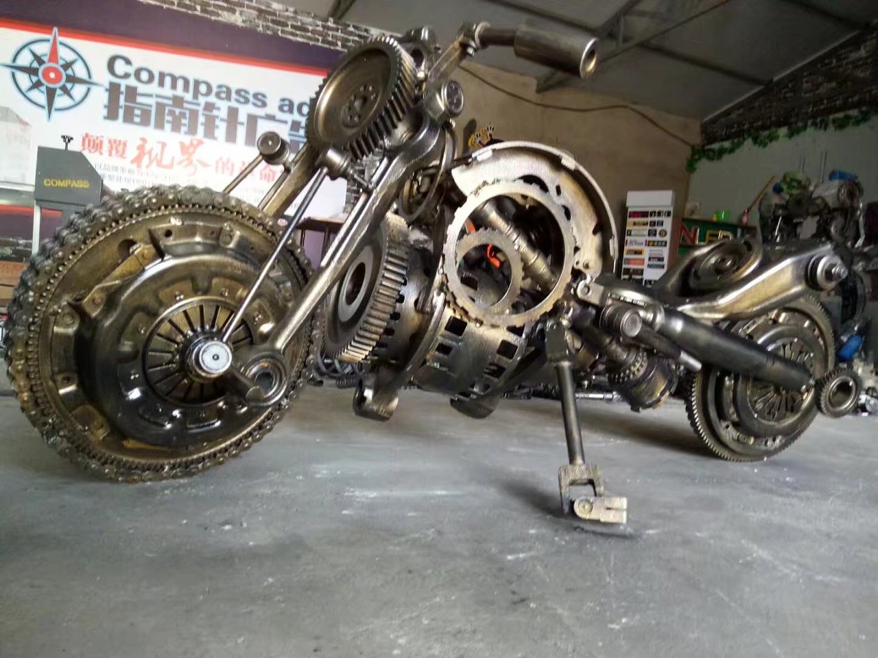 疯狂摩托 铁艺雕塑重金属朋克风|手工艺|工艺品设计|zhinanzhen