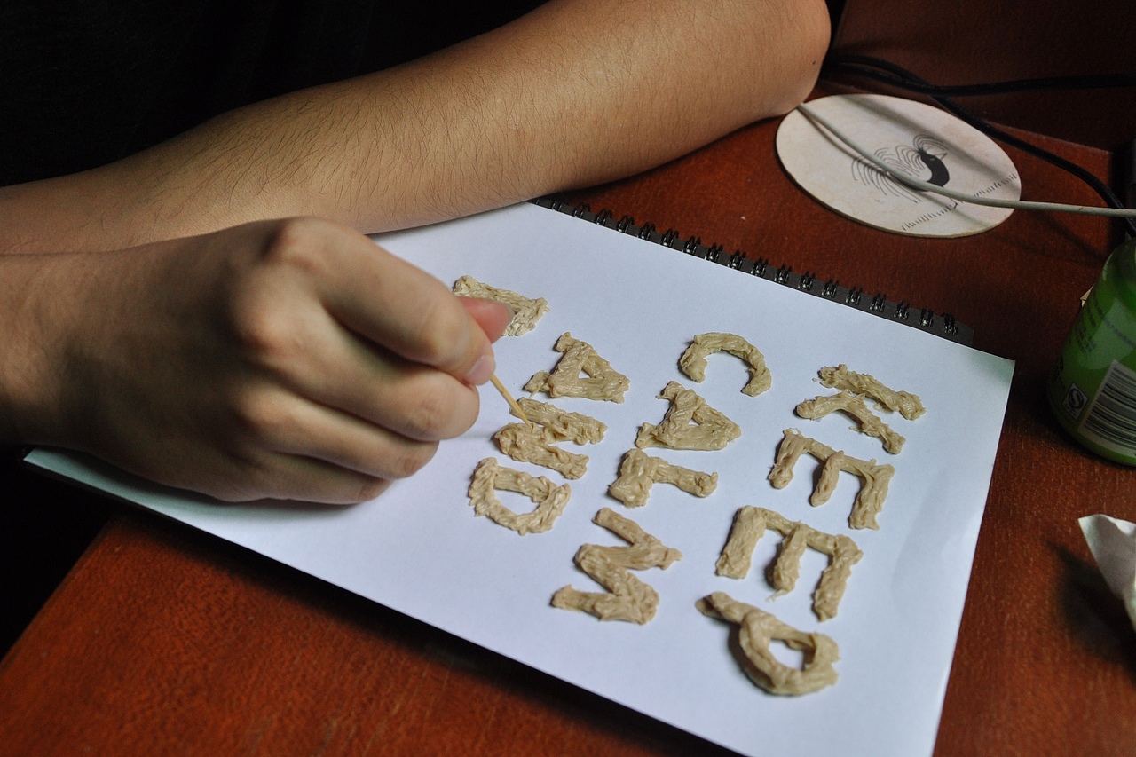 别乱吐口香糖|用口香糖做的公益海报