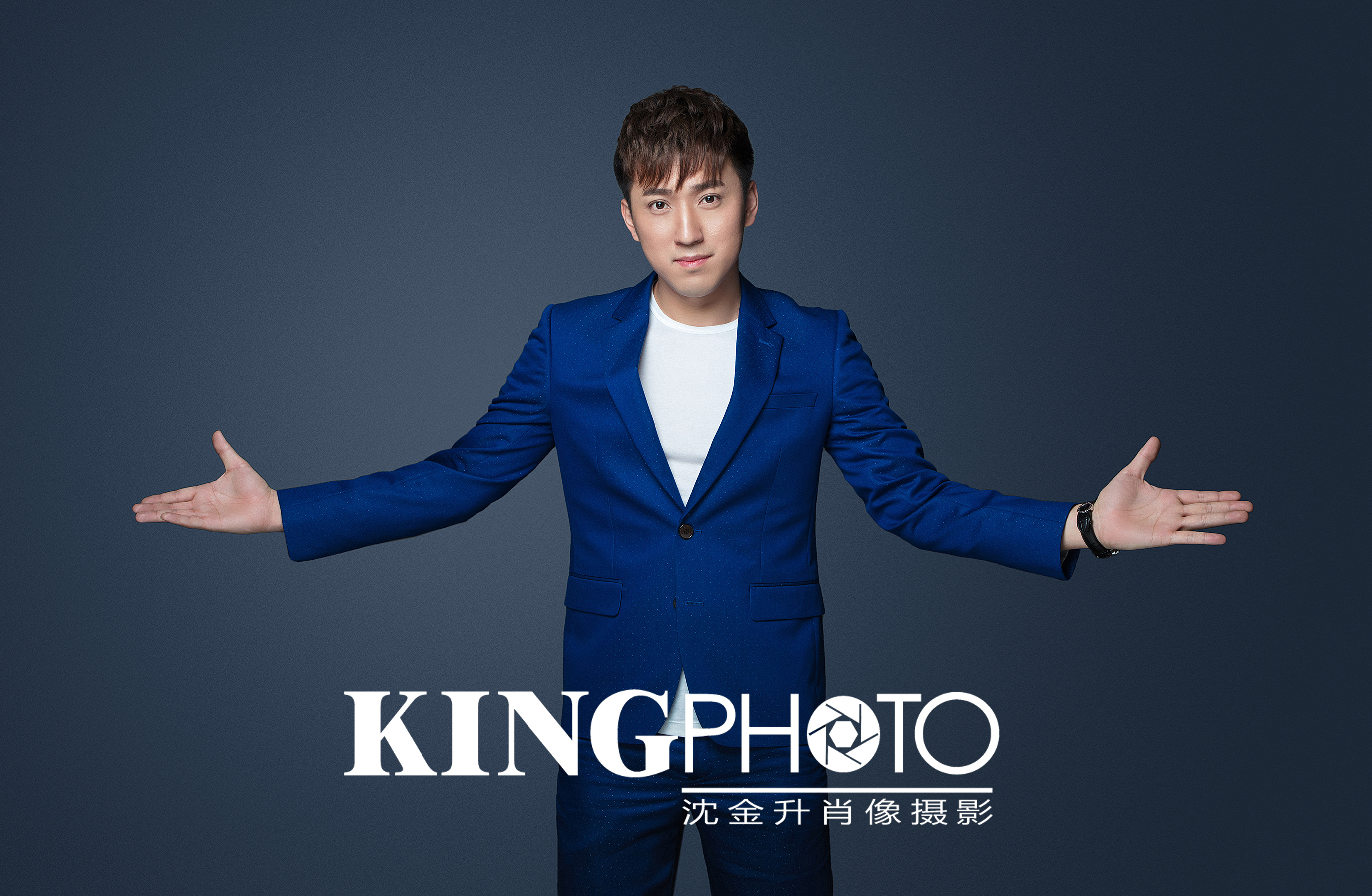 歌手彭远扬宣传照