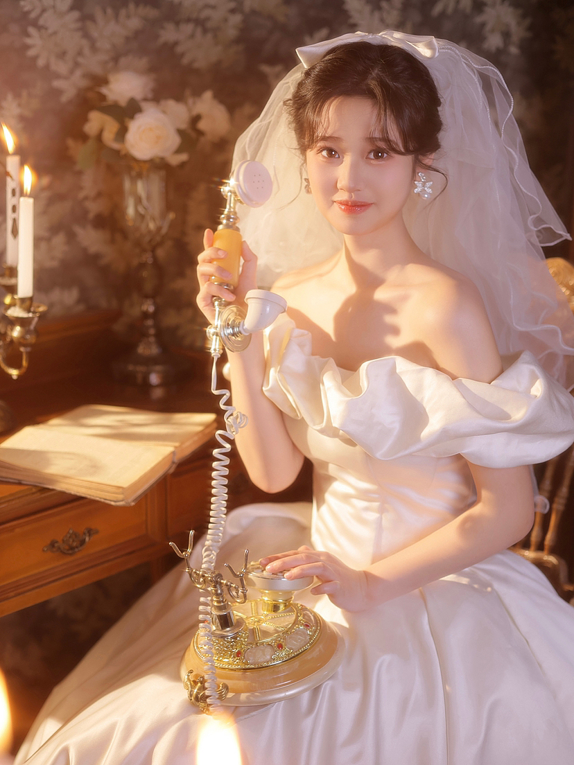 爱自己的大方美丽明艳动人👰复古单人婚纱