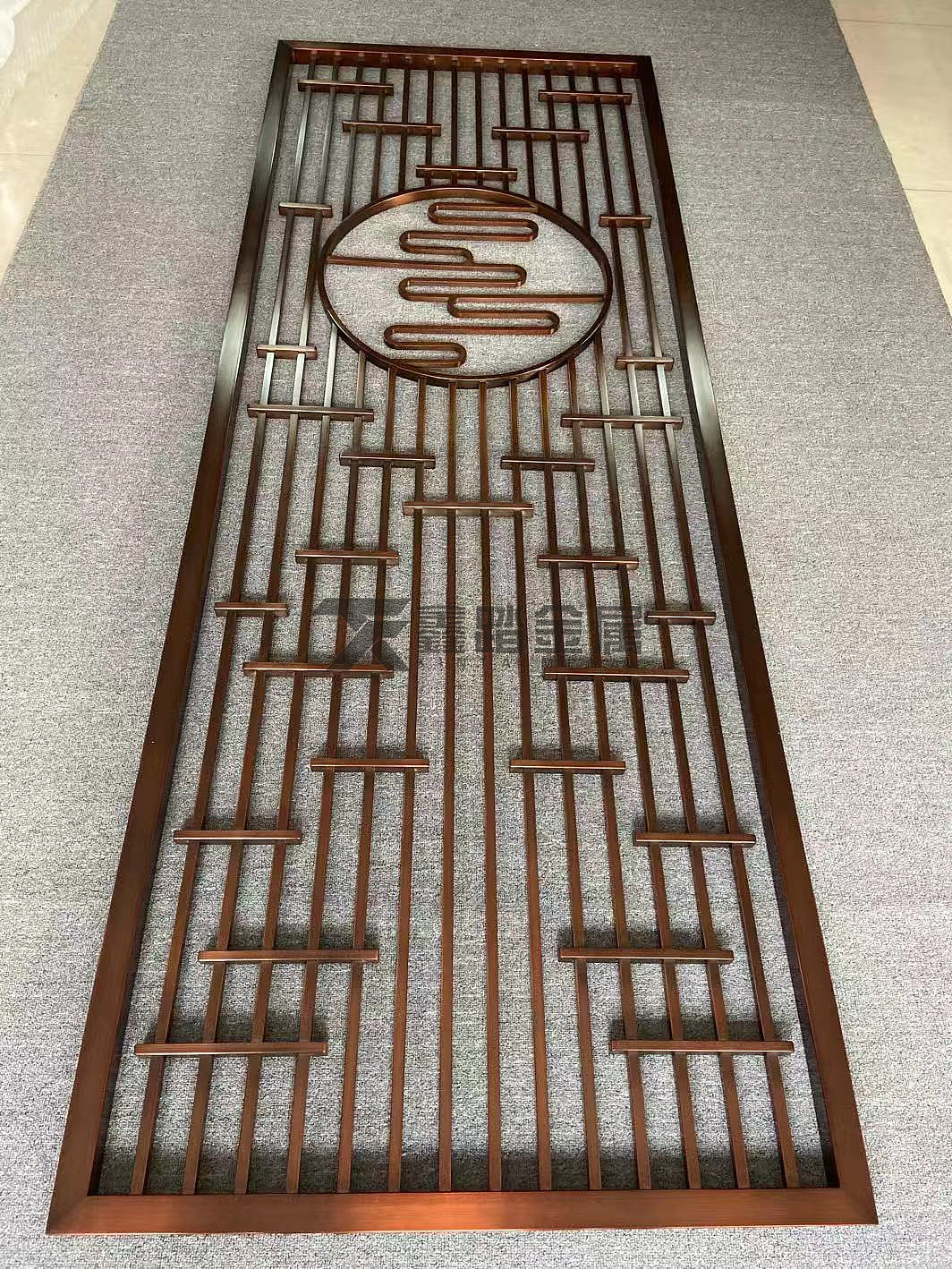 红古铜铝板雕刻屏风、激光镂空花格KTV装饰端庄又禅意
