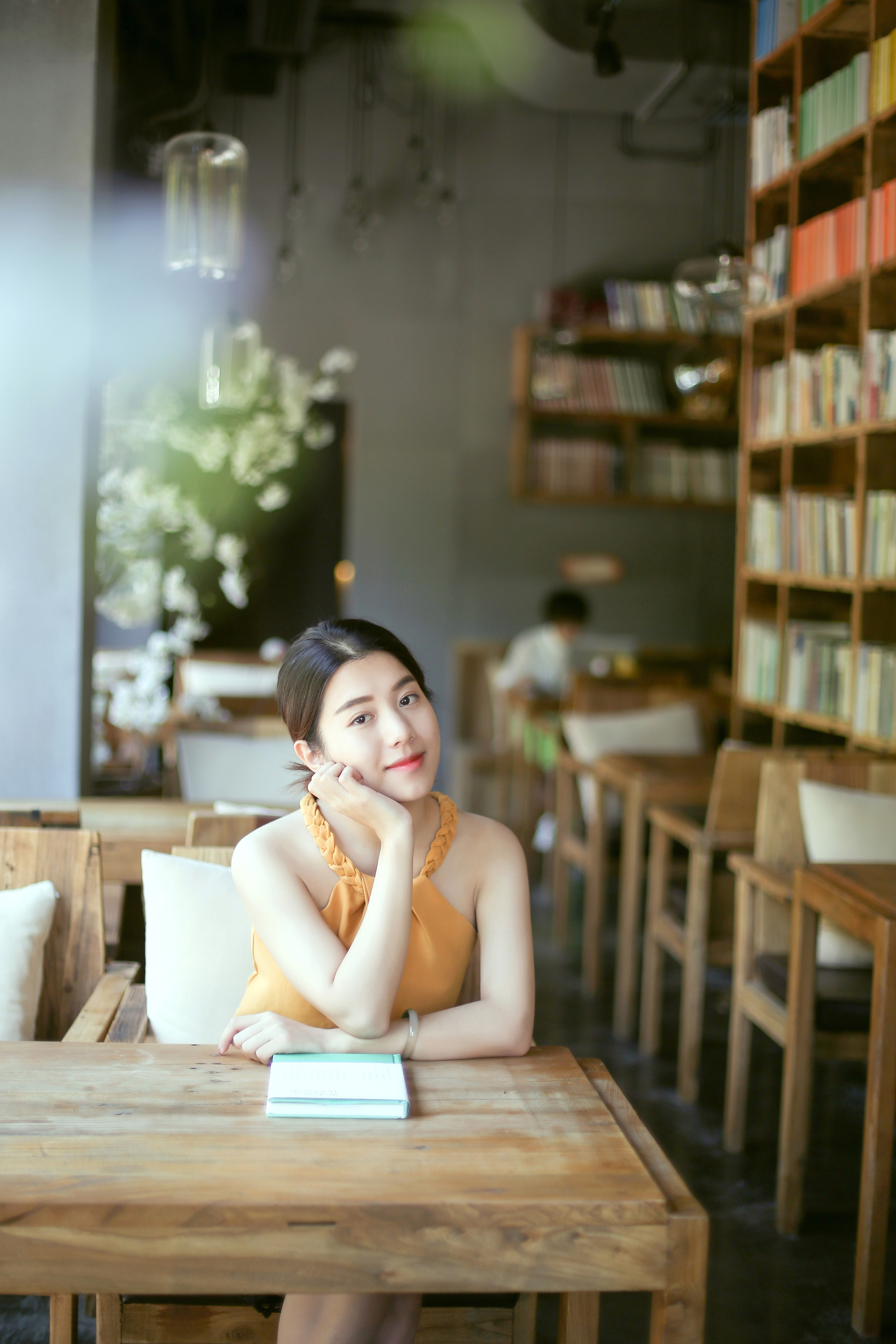 请离开你的房间,去书店静坐一"夏"