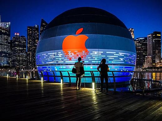 “海湾上的灯笼”—苹果专卖店球形商业空间设计绝了!