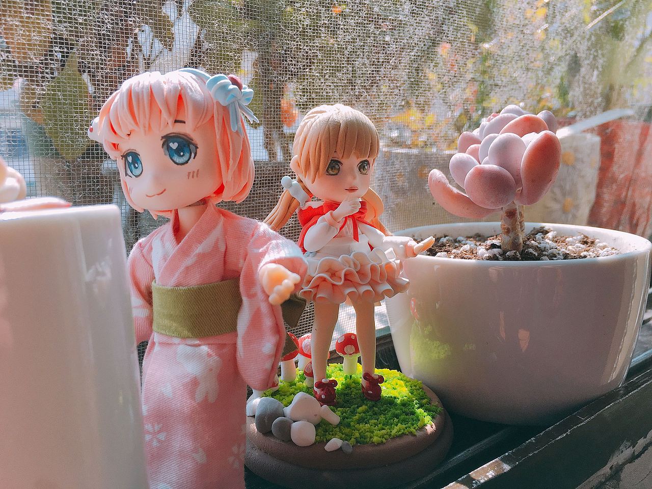 混入一只黏土人偶小红帽