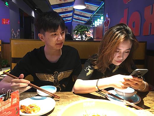 网红手机摄影 | 阿味大虾吃虾记 - 女神联盟（个人主页-ZMzkwMzg4NDQ=） - 人像摄影 - 站酷设计师英皇视觉原创素材 - 站酷ZCOOL