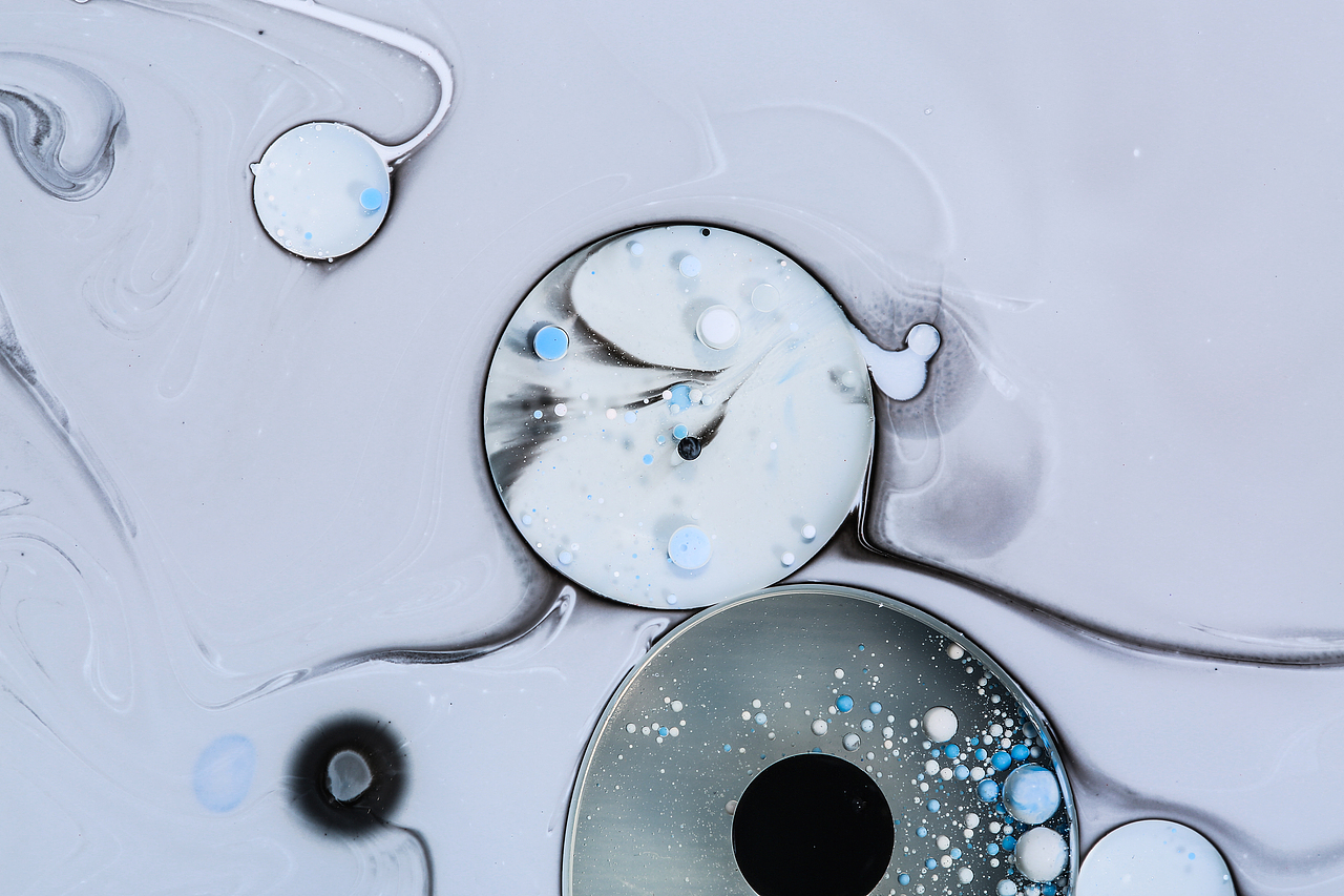 2019年年度流行色为珊瑚橘色