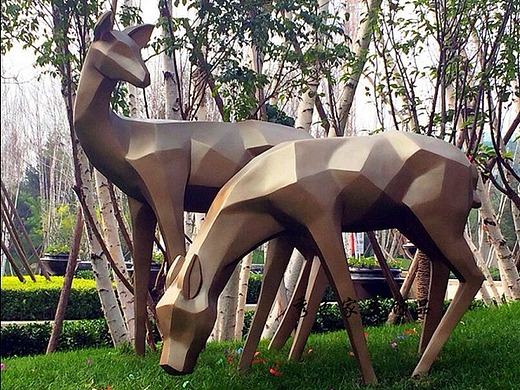 绿化场地菱形格动物艺术元素玻璃钢几何抽象鹿雕塑