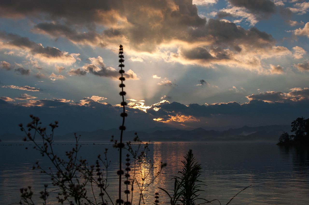 台风来前的千岛湖