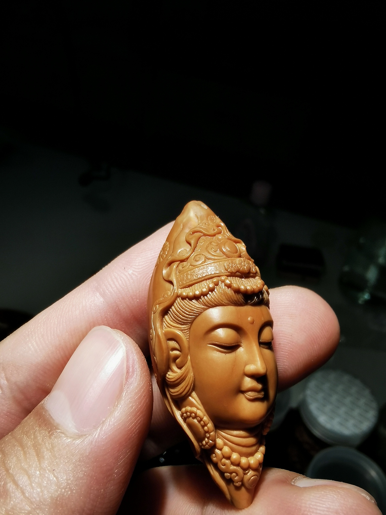 橄榄核雕刻观音法相