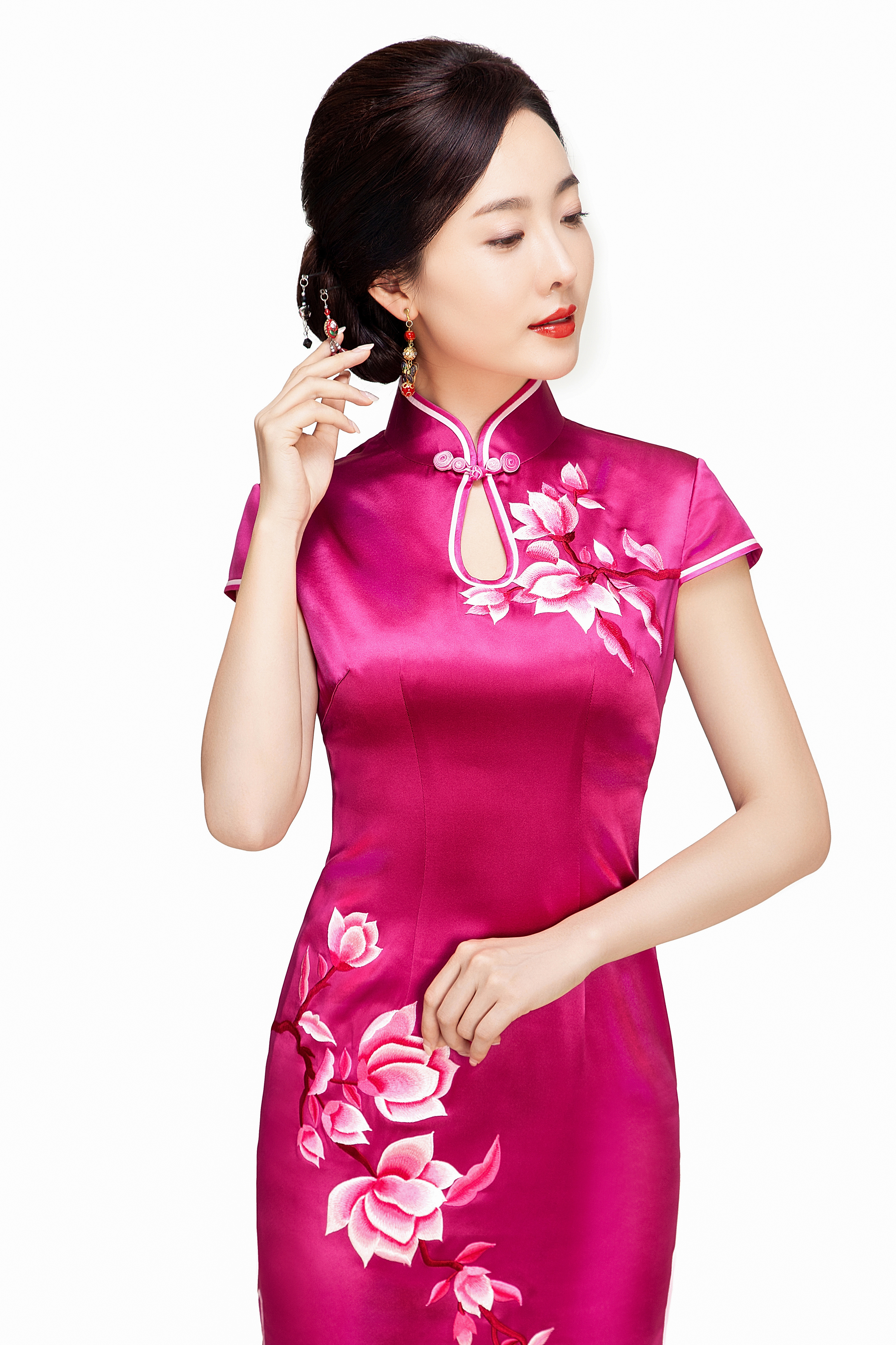 锦衣旗袍诗,曼玉花样时