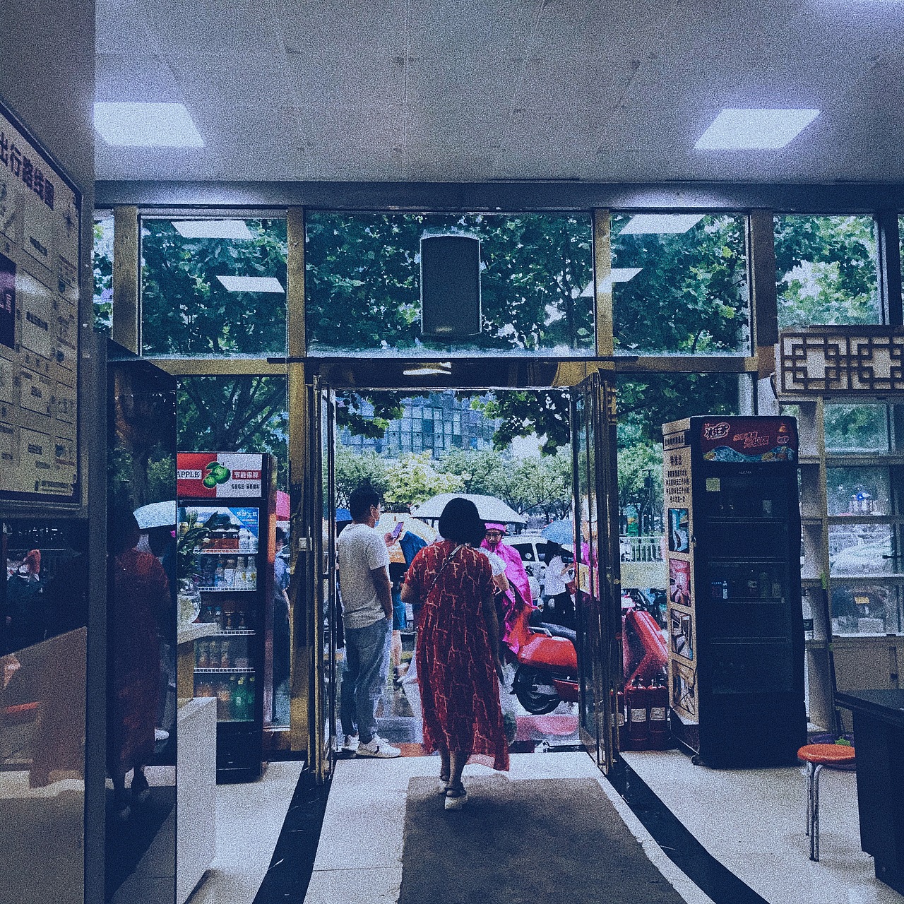 雨天（图ZMjQ4NTI3ODky） - 人文/纪实摄影 - 站酷设计师白日梦想家阿旭原创素材 - 站酷ZCOOL