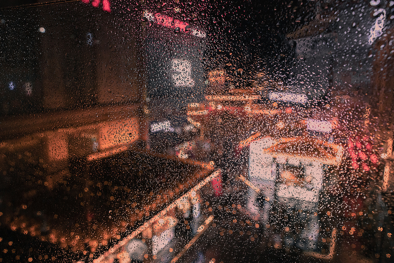 绵雨初起打湿了繁华