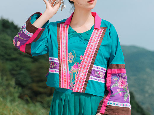 紫苏苗风短上衣 重工打籽绣浓浓民族风