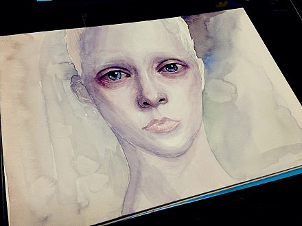 6.水痕和明显的笔触进行修正,暗部的颜色开始加深。