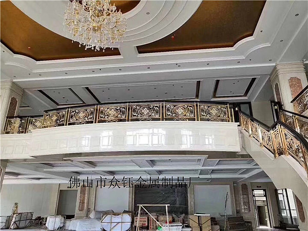 别墅楼梯高端室内定制  铜 铝楼梯护栏