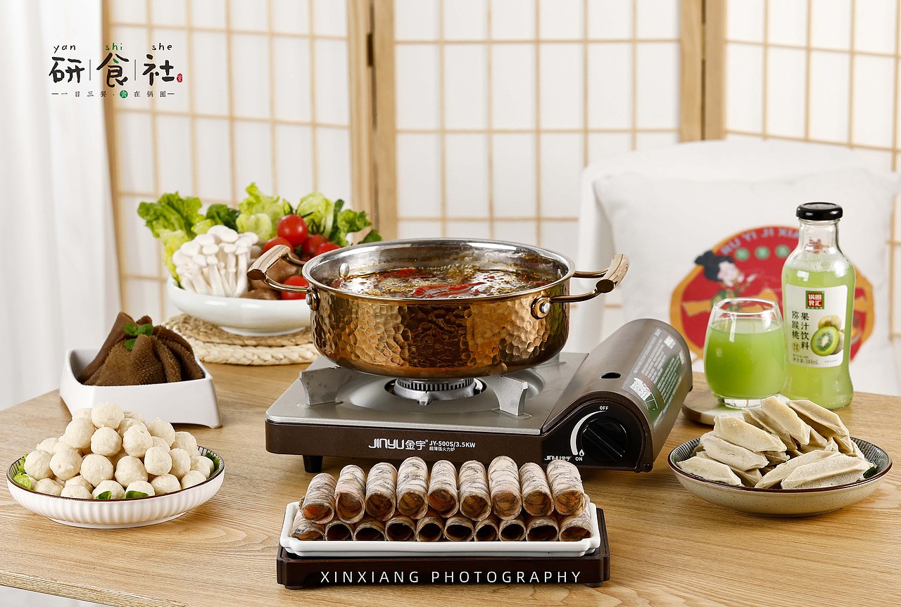 火锅涮肉场景图