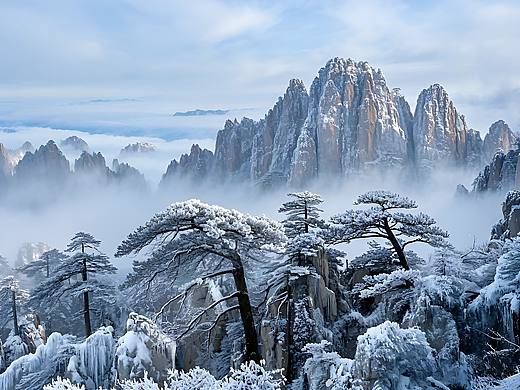 《冬日黄山：冰雪神韵的冷峻与梦幻，仙境奇景尽在眼前
