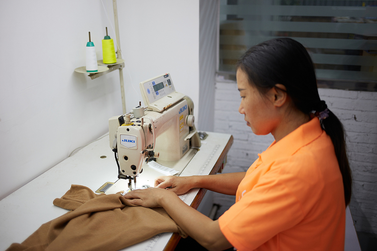 恒伊服饰工厂生产流程摄影 服装厂环境拍摄 东莞上门