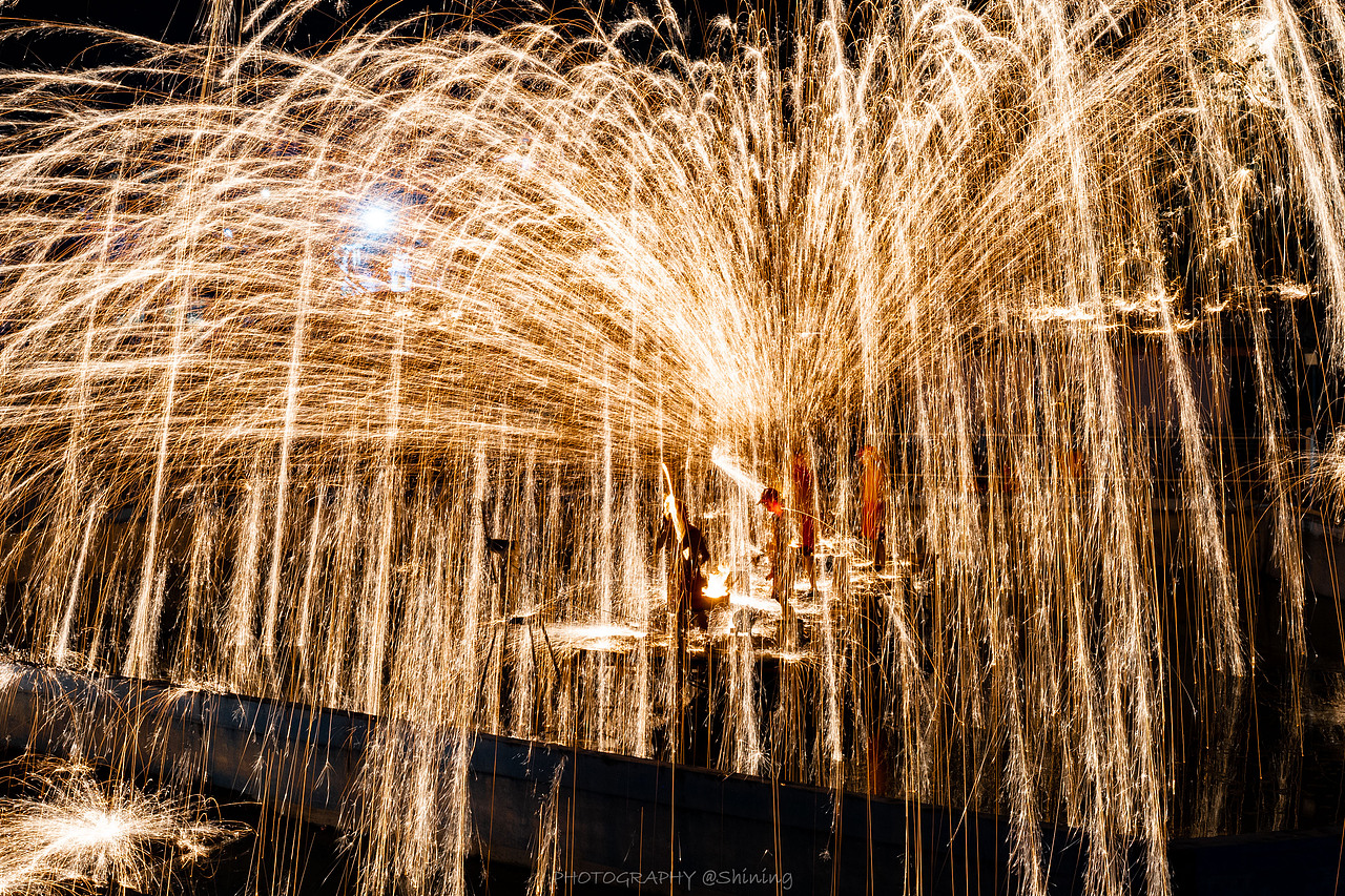 非遗文化打铁花