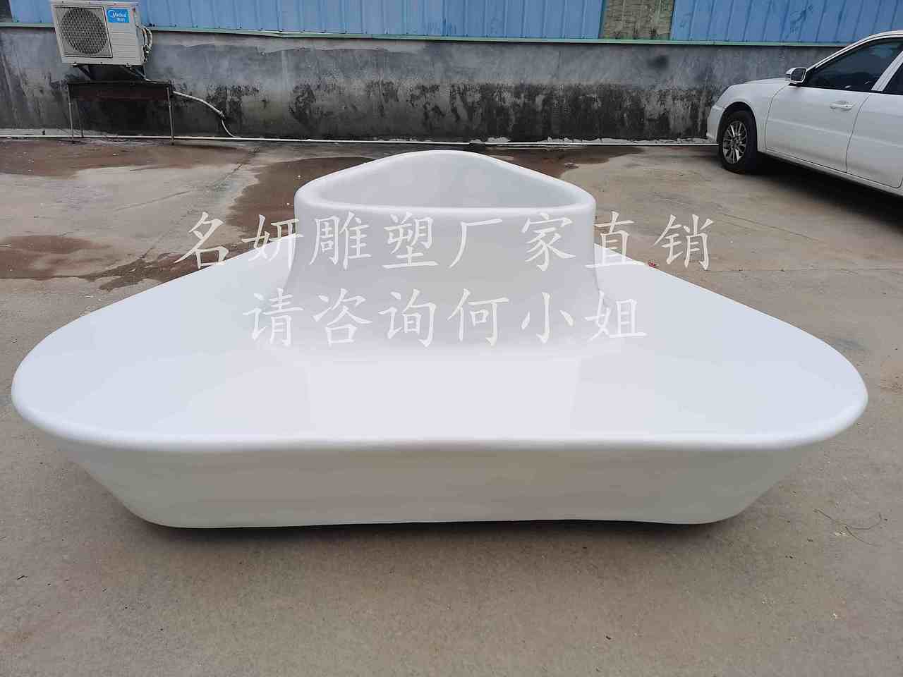 因为有你们玻璃钢休闲椅雕塑商场装饰景观就还在