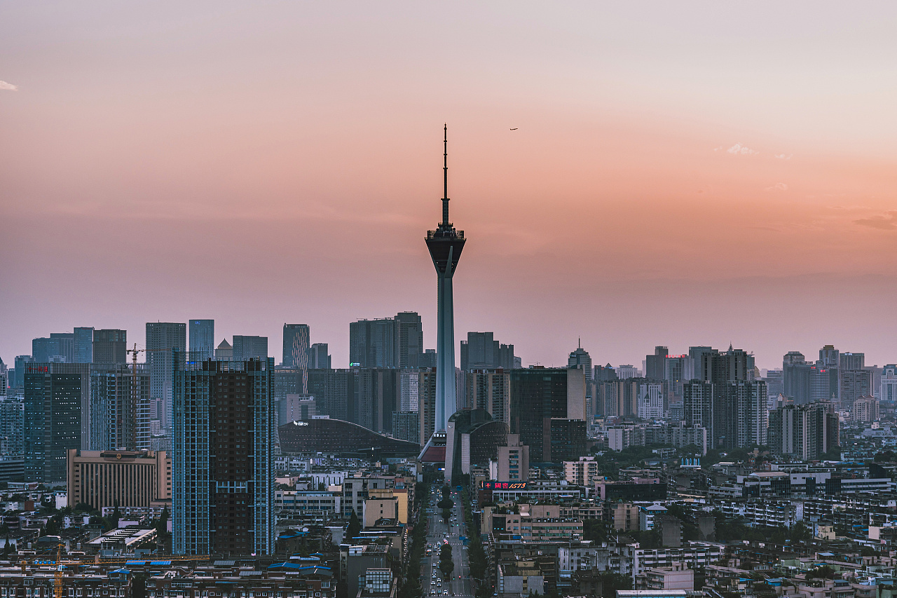 成都天府熊猫塔傍晚到入夜2小时的色彩变化