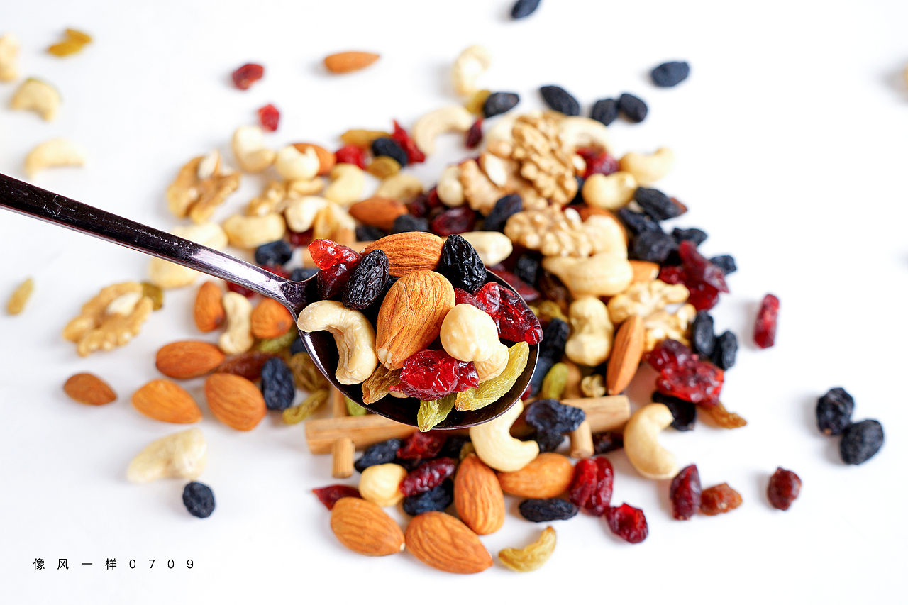 小圆饼干/酸奶麦片/豆乳威化/咸蛋黄饼干等零食摄影图