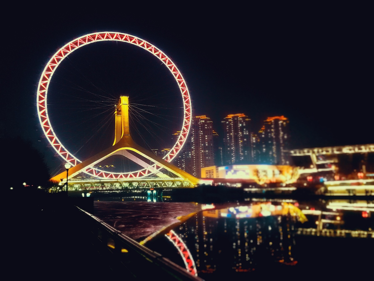 【携程攻略】天津天津之眼摩天轮景点,天津之眼摩天轮，是天津的地标性建筑，来天津必去的一处景点，也是俯…