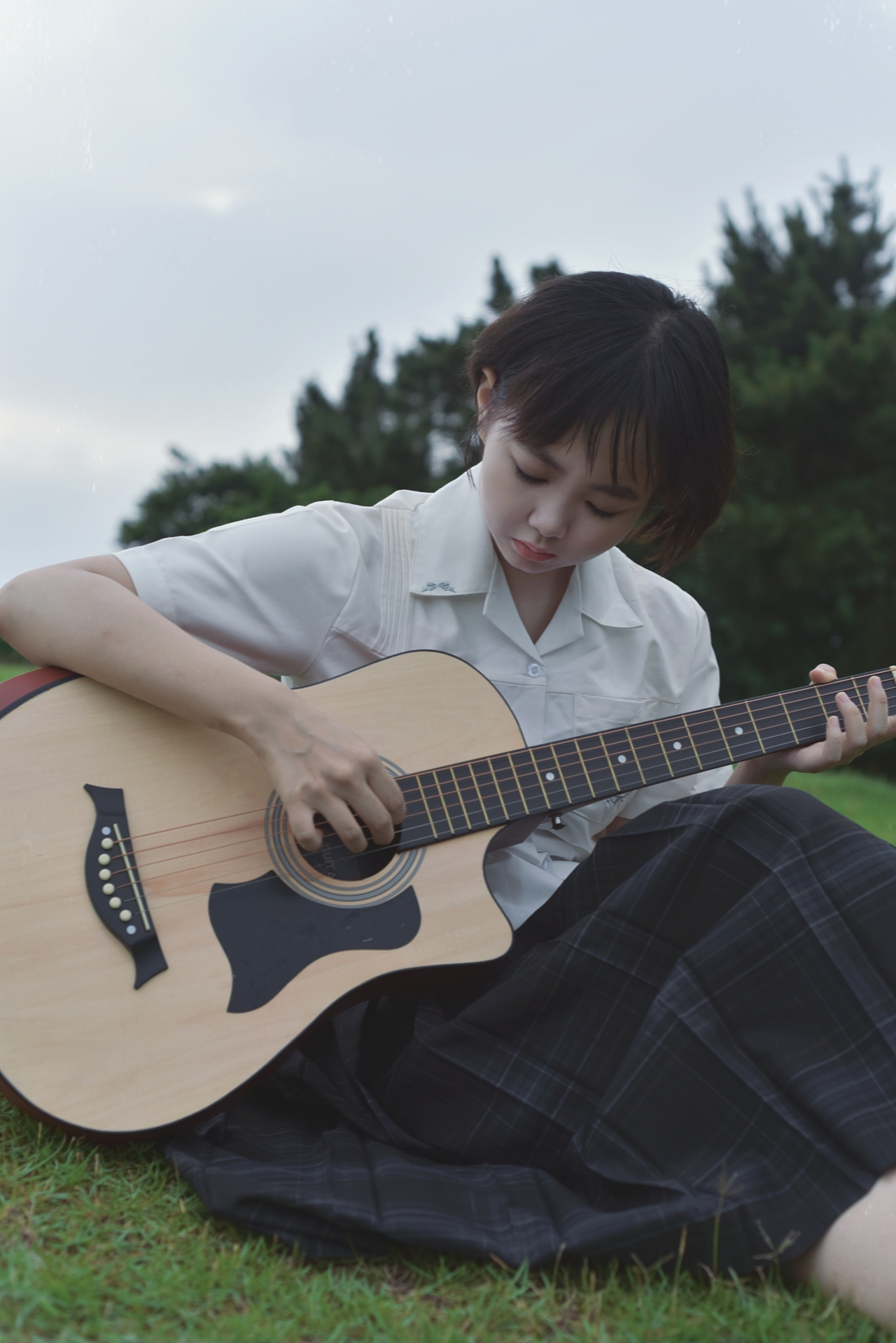 弹吉他的少女（图ZMzA5NjkwMjUy） - 人像摄影 - 站酷设计师青岛摄影师野子原创素材 - 站酷ZCOOL