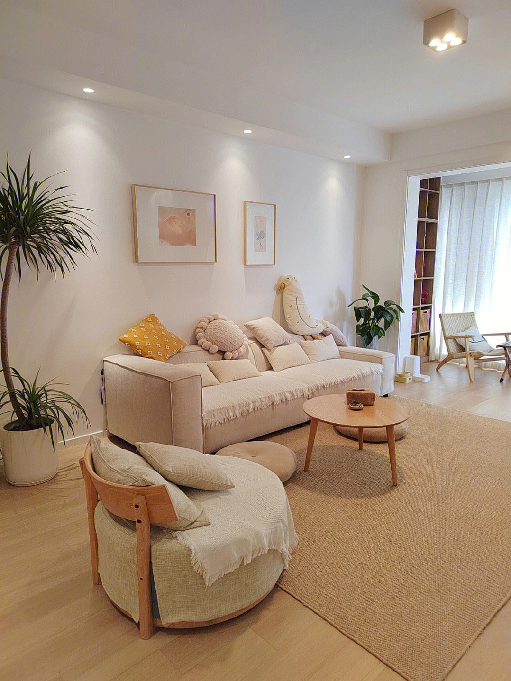 日式原木风简单实用且舒适的 客餐厅。