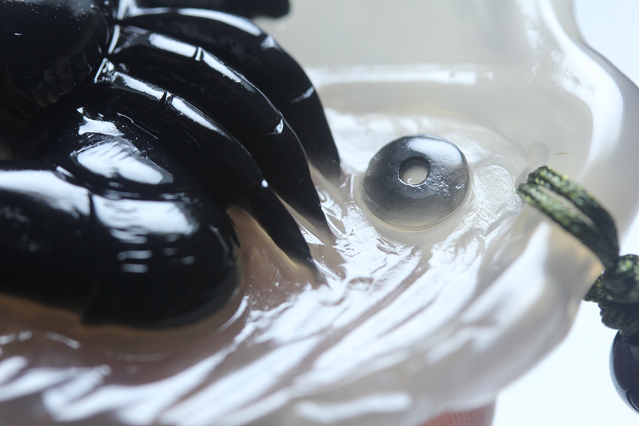 九张23.6.15马料黑色巧雕年年有余