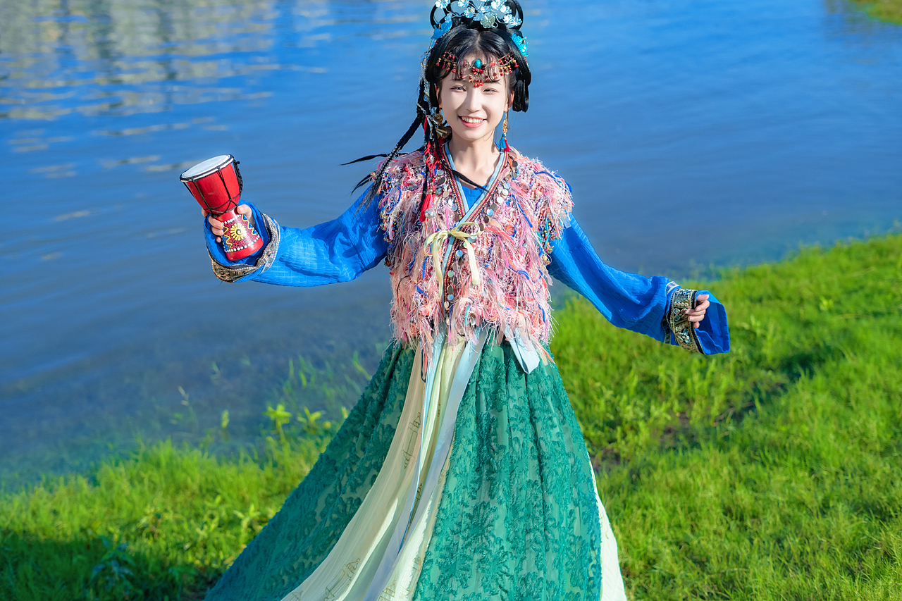 苗疆少女（图ZMjk5MzkyNTYw） - 人像摄影 - 站酷设计师冰糖葫芦薄荷心原创素材 - 站酷ZCOOL