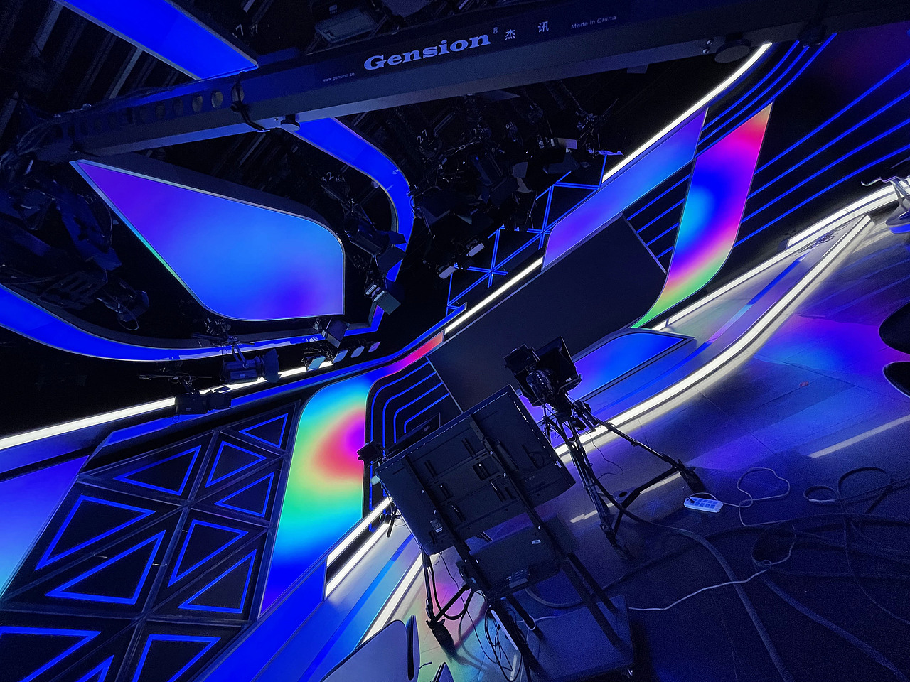 4K演播厅（图ZMzU5MzI0OTU2） - 舞台美术 - 站酷设计师三流舞美设计原创素材 - 站酷ZCOOL