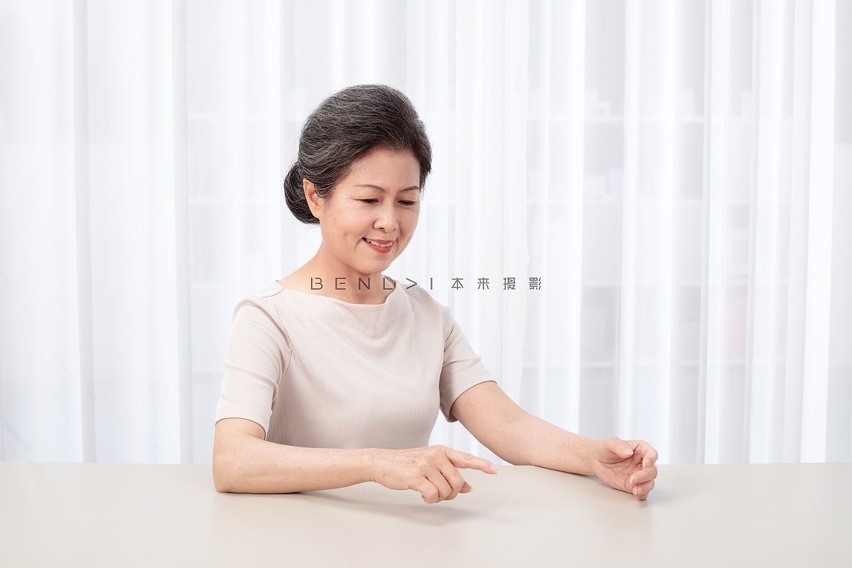 老年模特摄影 护理灯摄影 家居产品摄影 本来摄影