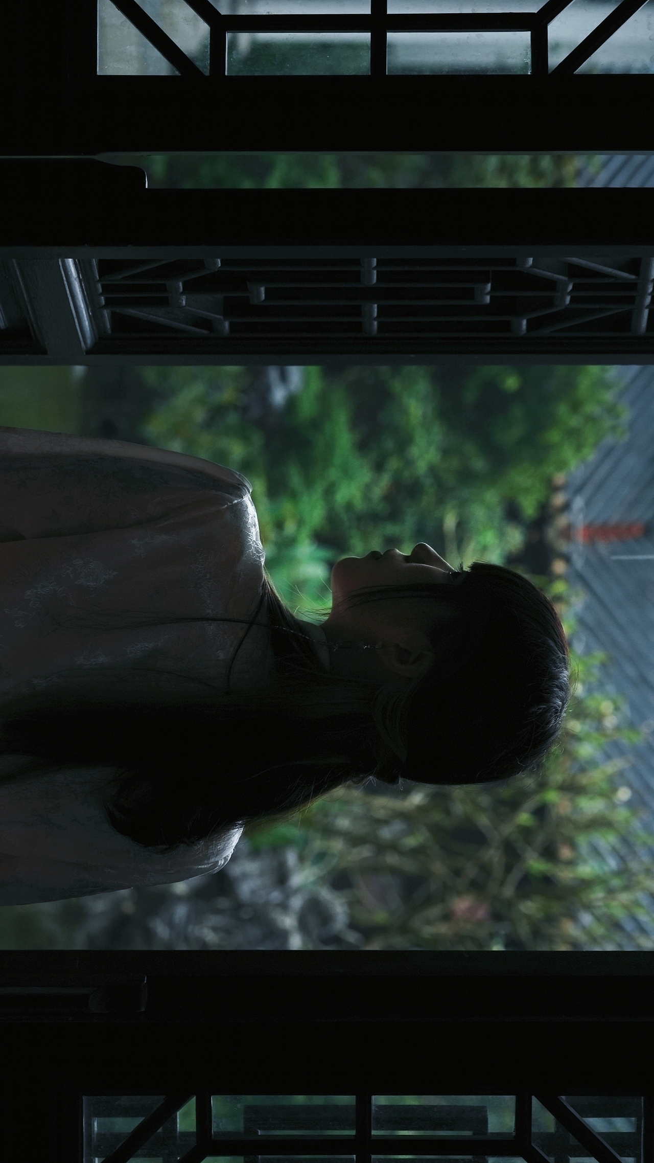 东风荡飏轻云缕