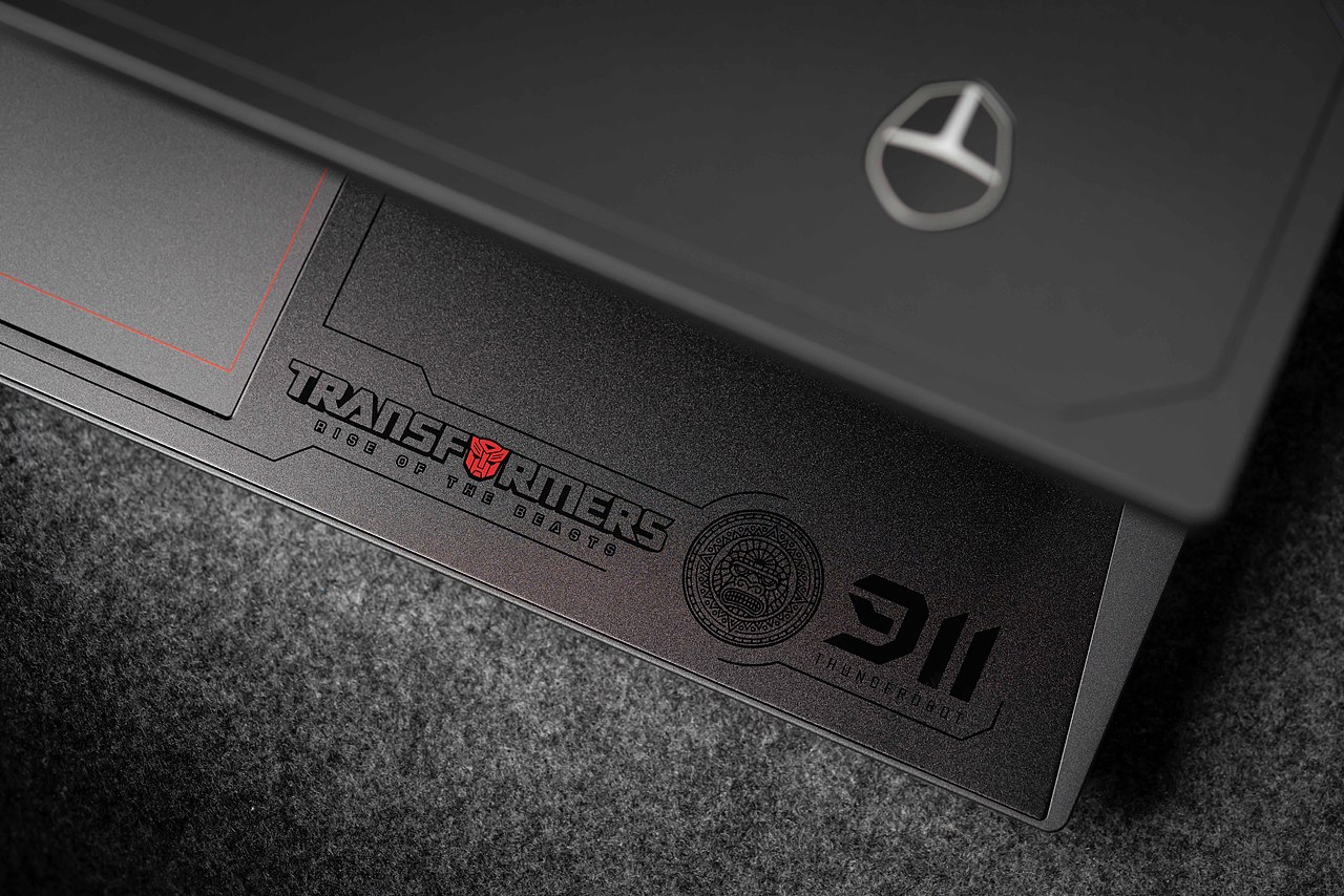 变形金刚7 THUBDEROBOT联名笔记本|擎天圣（图ZMzQxNzAxMDU2） - 产品摄影 - 站酷设计师蜡笔小泽原创素材 - 站酷ZCOOL