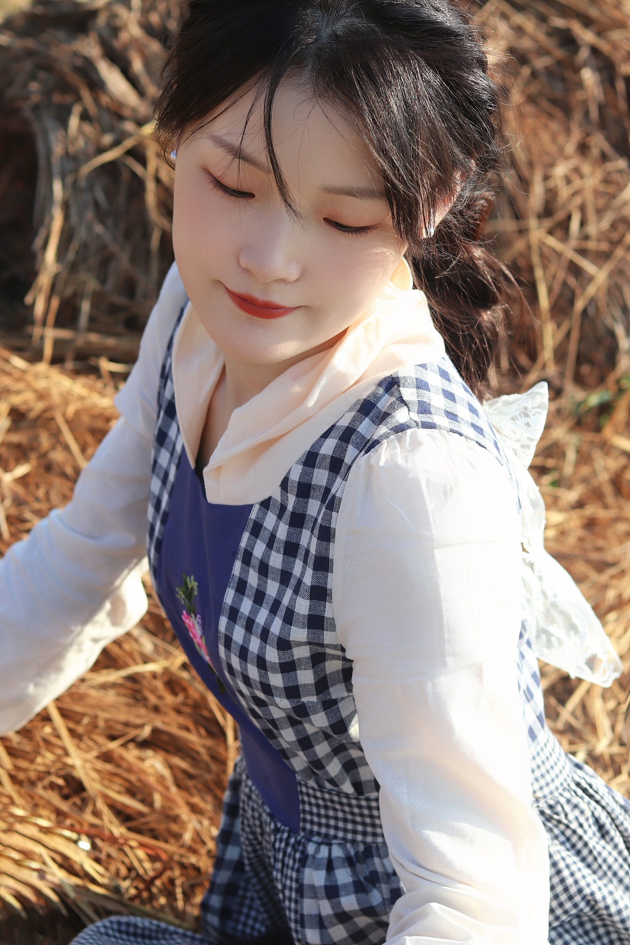 【20221019】粮仓蓝格裙少女写真