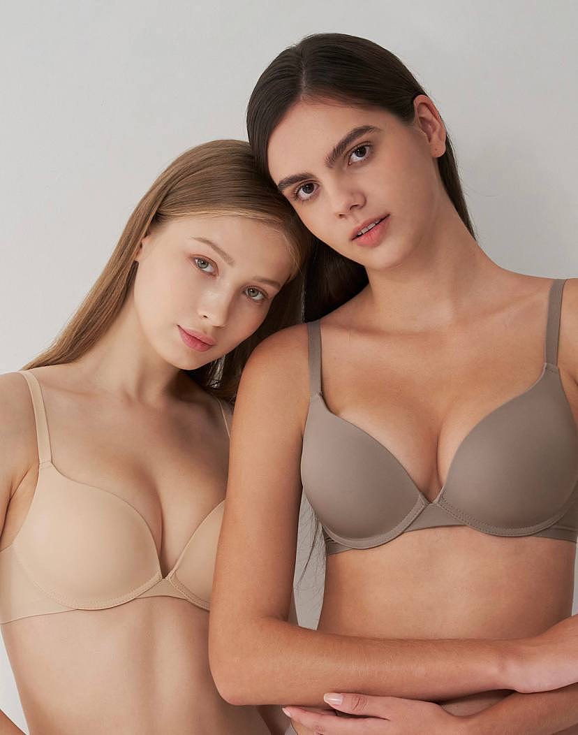 调整型内衣拍摄 舒适安全感文胸外模 家居风商业拍摄