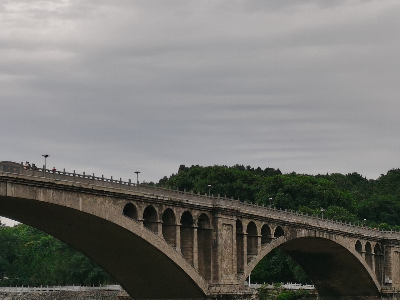 日 与月 与云 与草 与林 与山海 还有花
