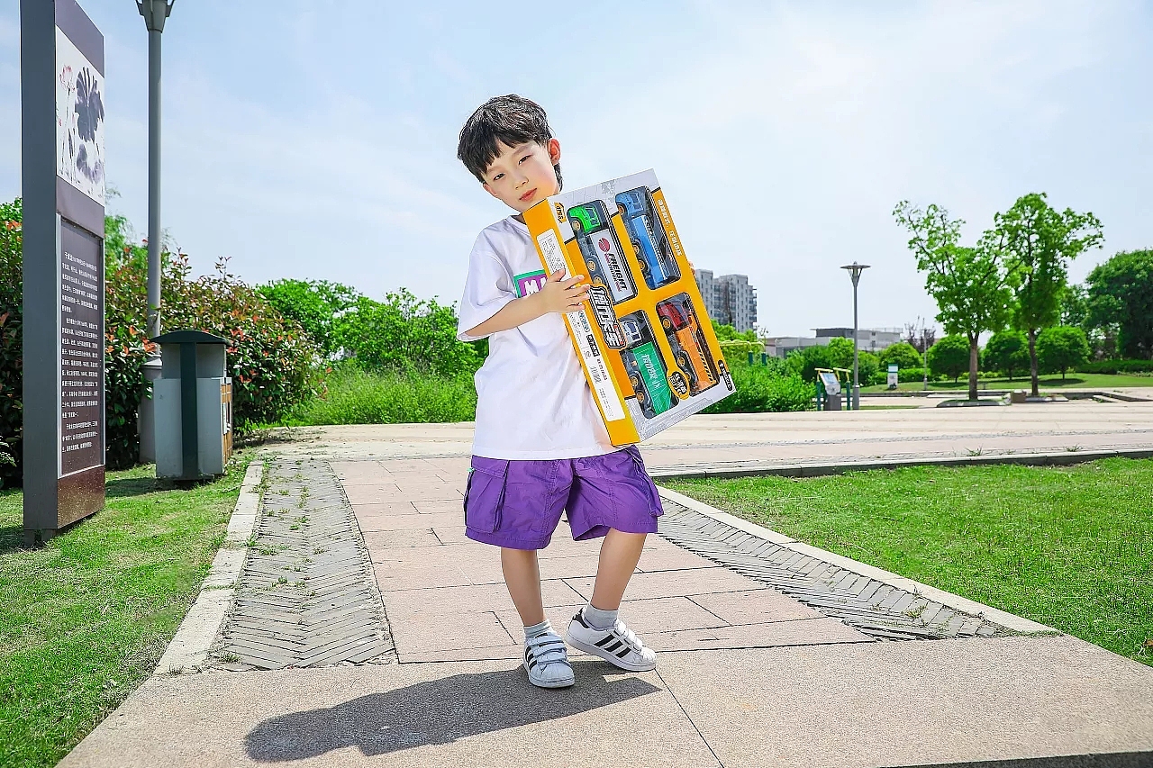 光魔 |《玩具车》