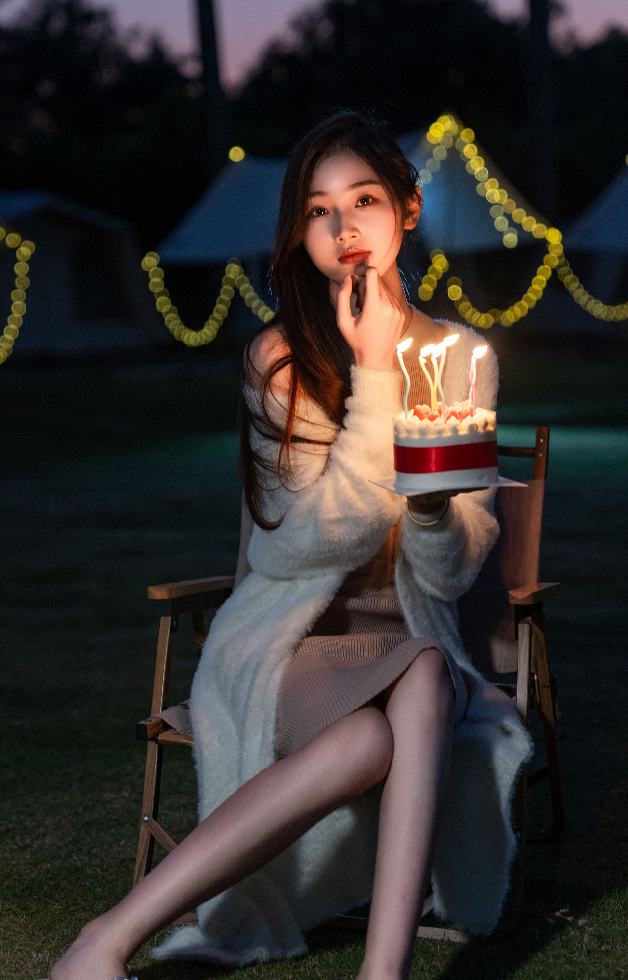 “蜡烛没熄灭前,愿你仍在身边”