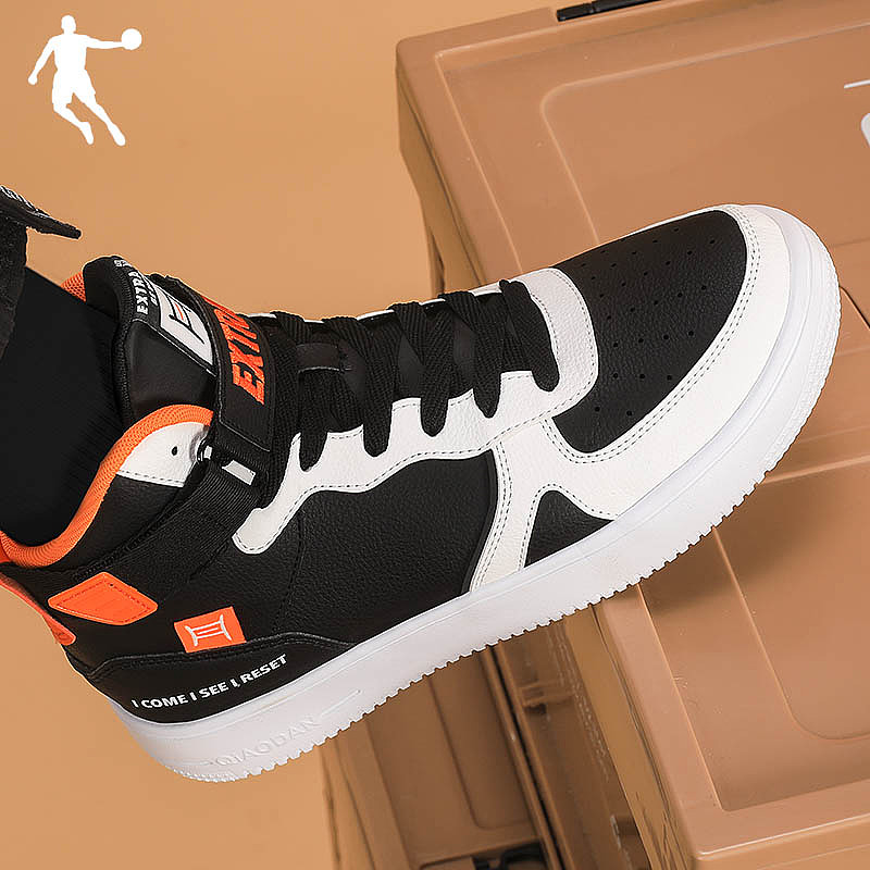 【修图】复古休闲高帮板鞋牛皮纸和麻布背景