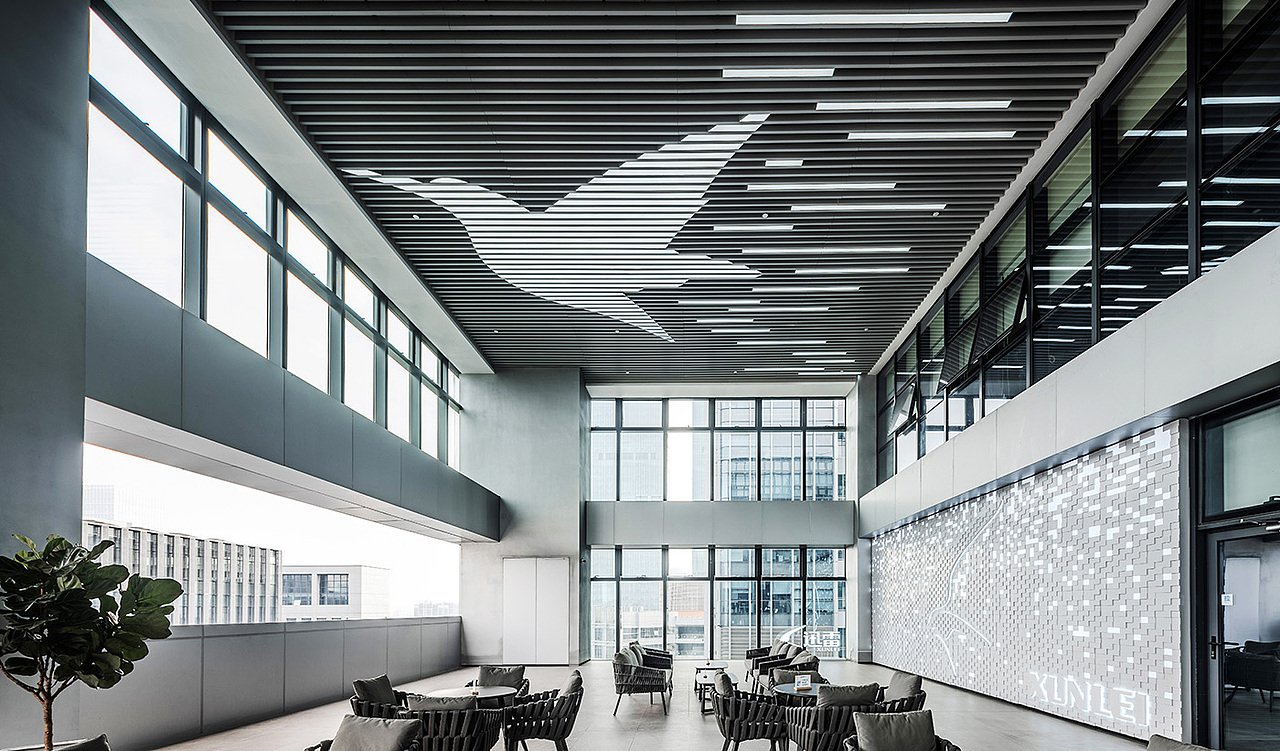 深圳迅雷(办公空间环境设计)落地实景图对比