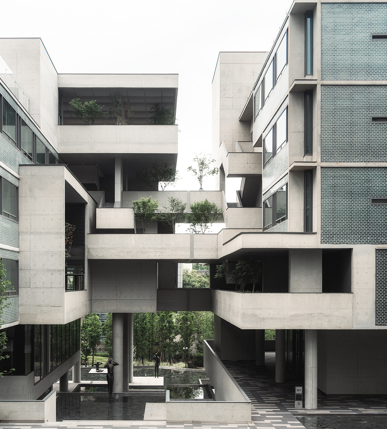 成都麓湖漂浮总部办公楼