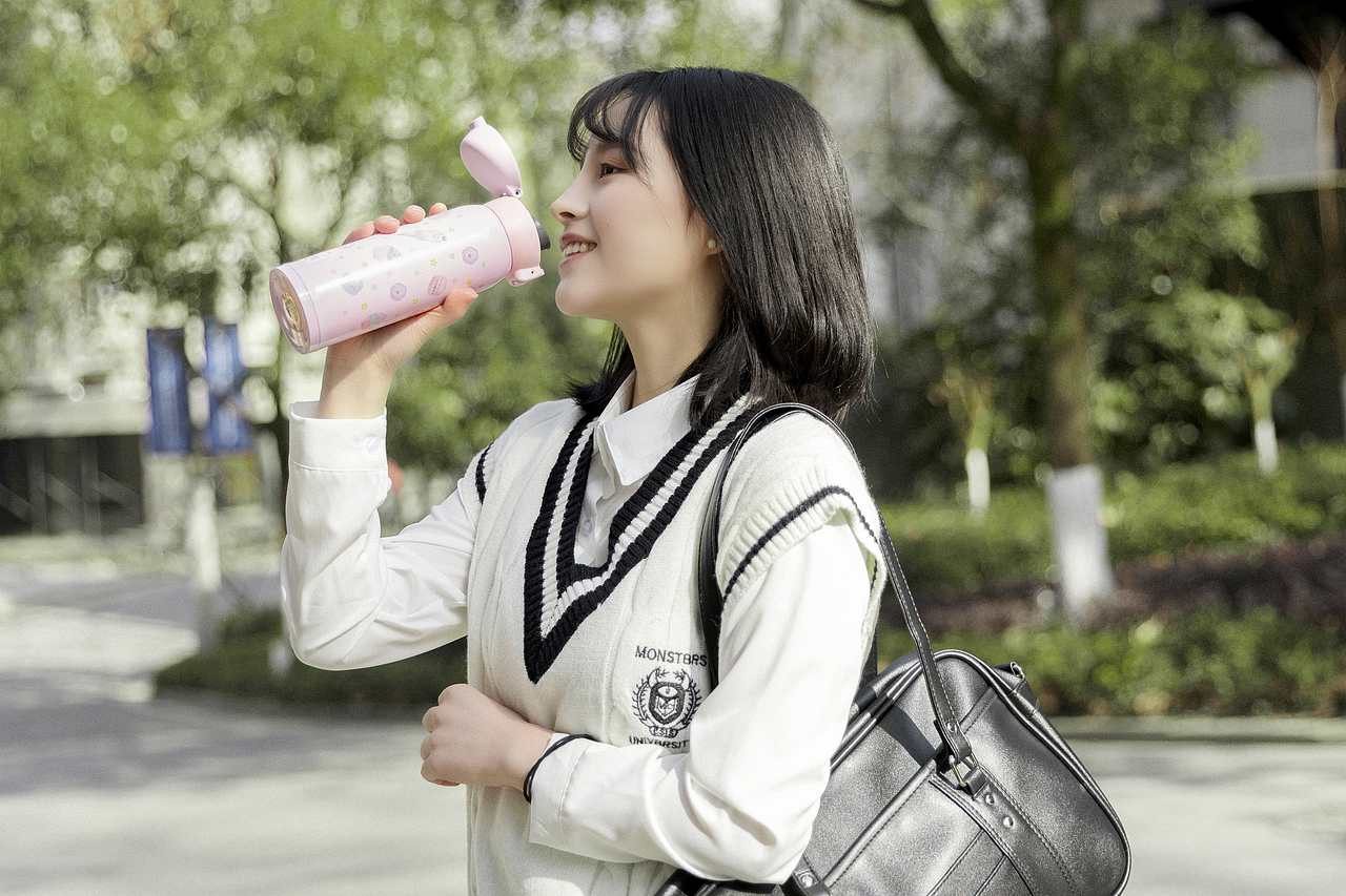 保溫杯拍攝（圖ZMzI0MDgzNTg4） - 產(chǎn)品攝影 - 站酷設(shè)計(jì)師蘇黎世丶原創(chuàng)素材 - 站酷ZCOOL