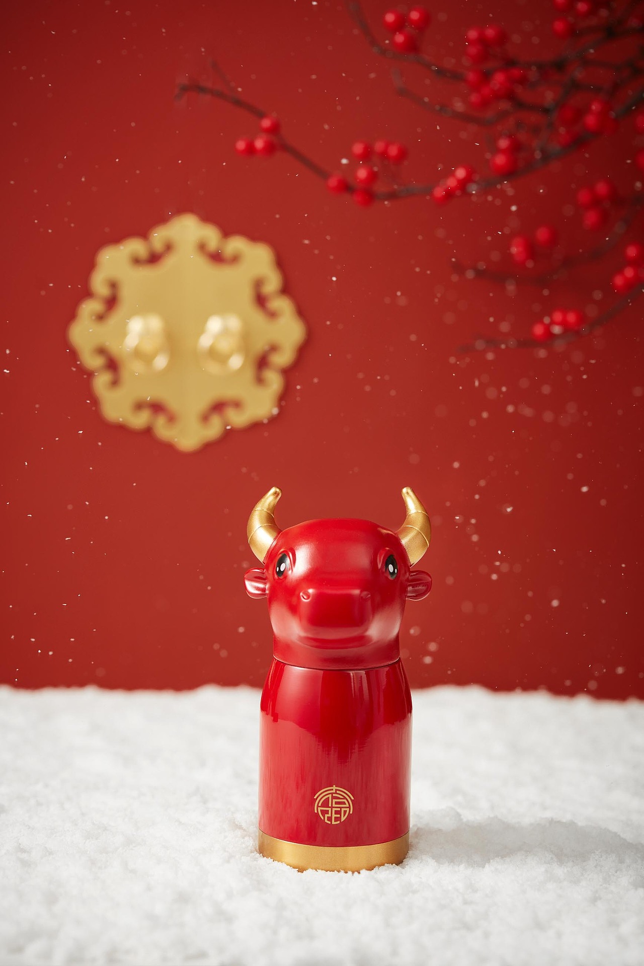 周大福联名牛头保温杯